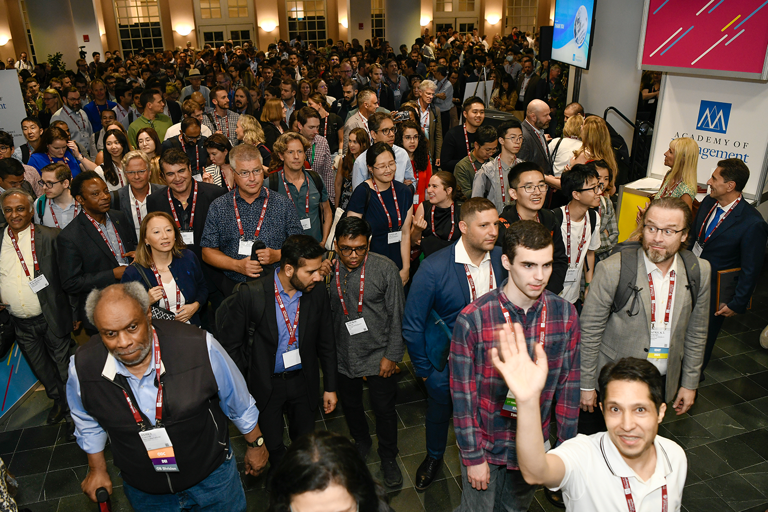 1500x1000_crowd1
