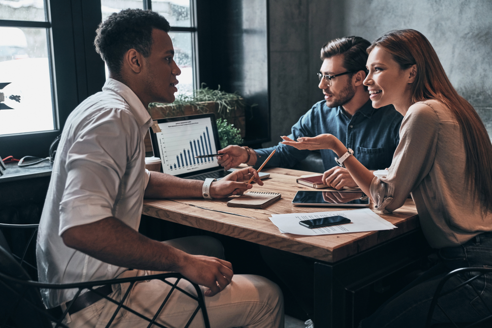 imageofgroupcollaborating
